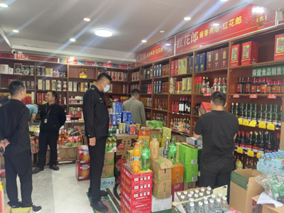 中原區(qū)市場(chǎng)監(jiān)督管理局開展酒類市場(chǎng)專項(xiàng)打假行動(dòng)，保障食品安全