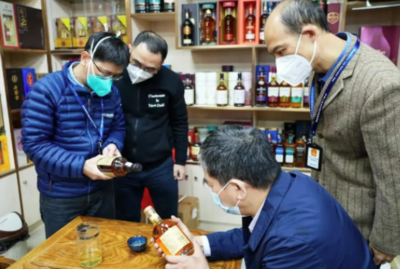 第三季“九號查酒”行動(dòng)圓滿收官，現(xiàn)場查扣一批假冒“茅臺(tái)1935”，強(qiáng)化酒類市場監(jiān)管